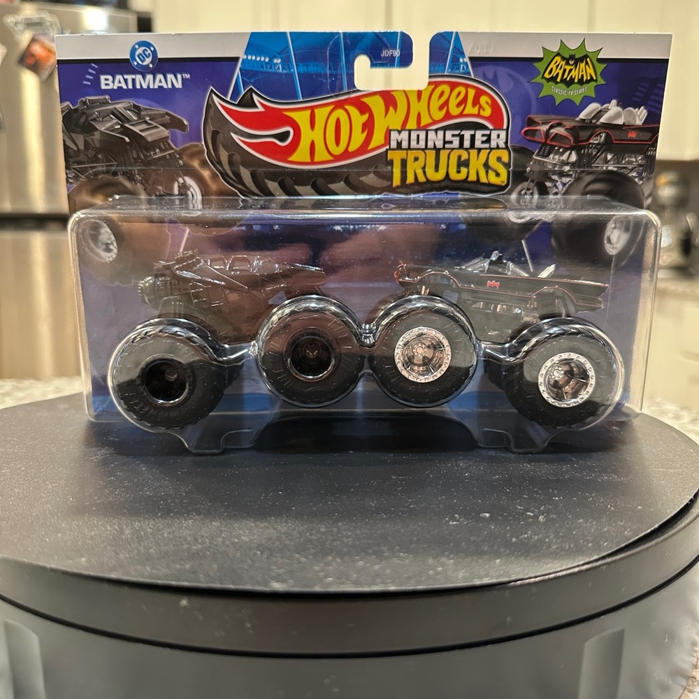 Hot Wheels Batman Monster Truck - Black
